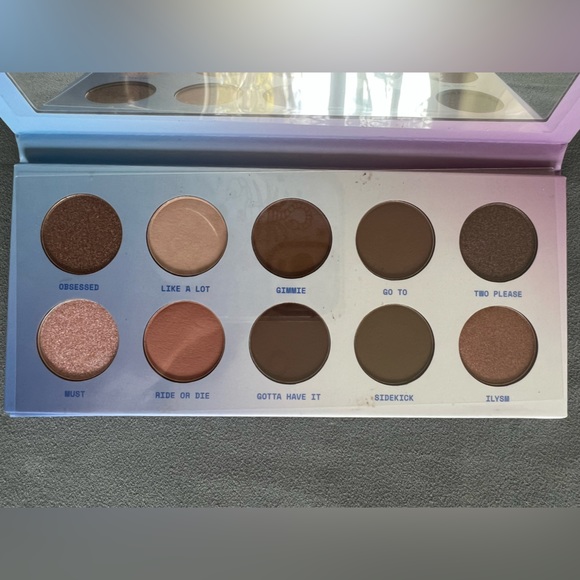 Item Beauty On the Daily Eyeshadow Palette, New in Box, Full Size, 10 Shades - Picture 4 of 6